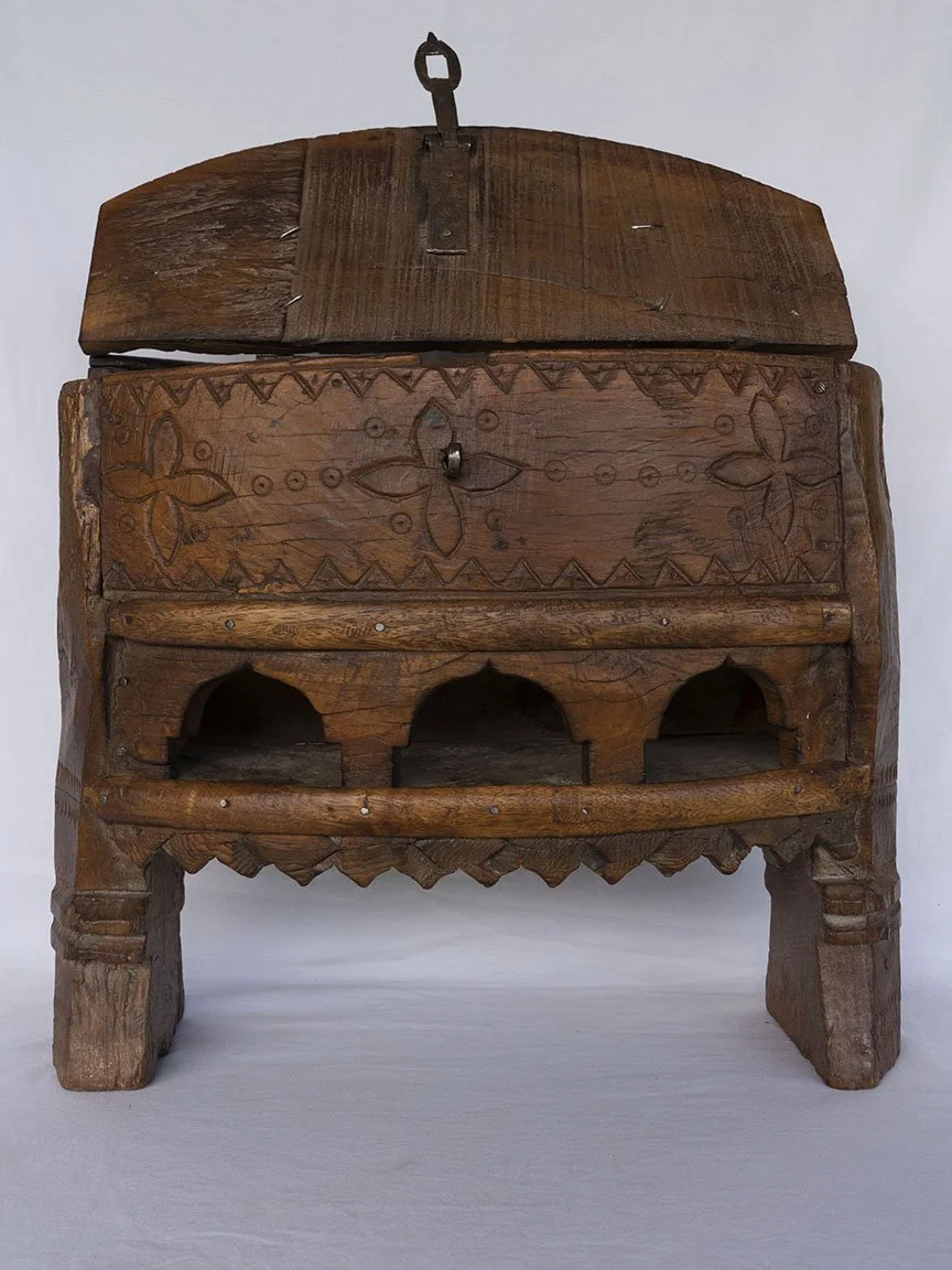 ranjanas_rarities_object_wooden_anlgo_raj_box_with_flower_design_02.jpg