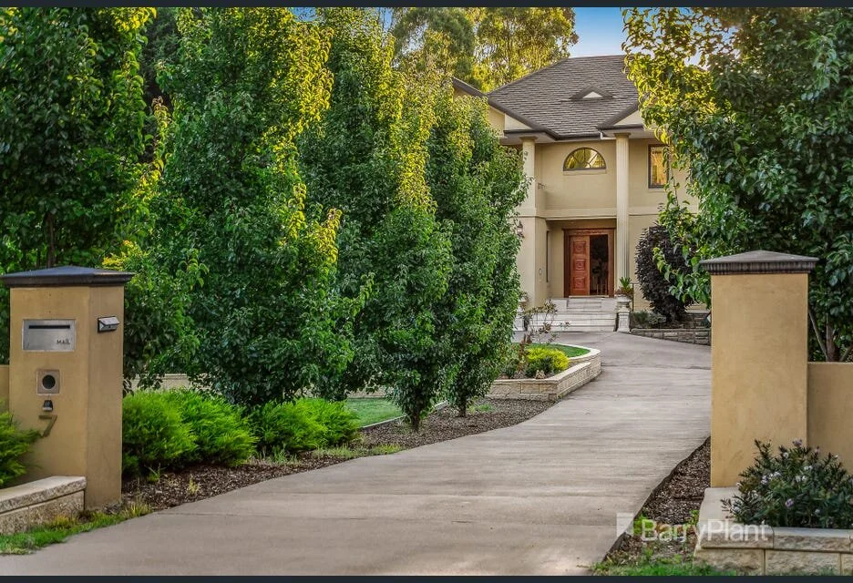 BP_Front House_Driveway.jpeg