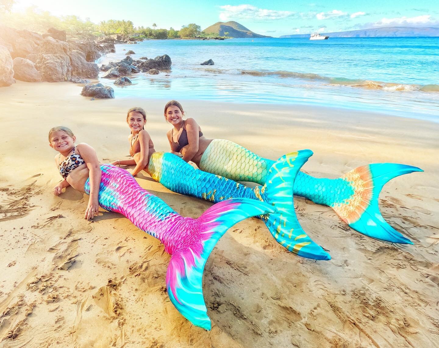 ✨👸🏽 Mermaid Sisters!! An amazing swimming lesson with Laynee, Sophia, and Kyrstin from California! These sisters were so graceful &amp; natural in their tails - no doubt born to be in the sea. 😊

#maui #mauihawaii #hawaii #mauiactivities #mauitour