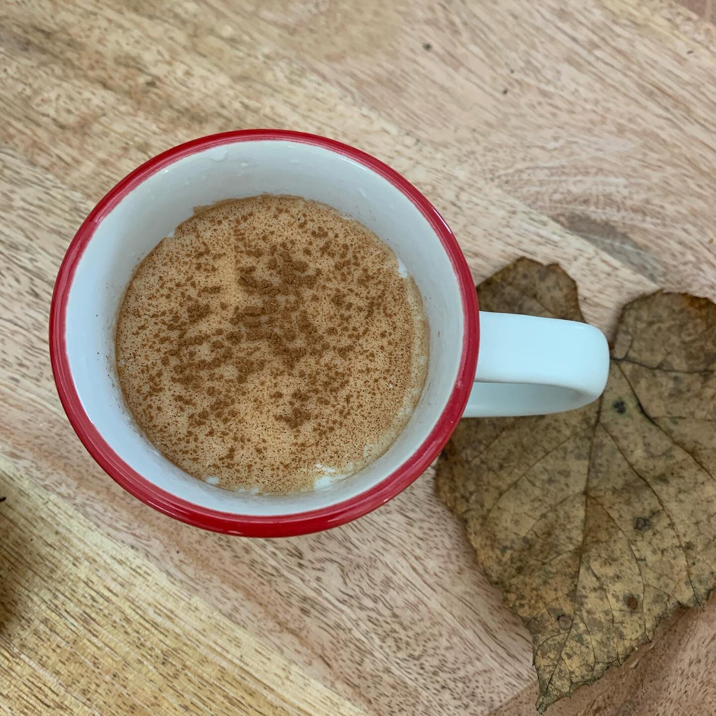 Fall is my favorite season. I feel life all around starts to calm down. Early, chilly mornings are my favorite time to stop and appreciate the beauty the outside world is showing us. Warm milk with maple syrup and cinnamon is my family&rsquo;s favori