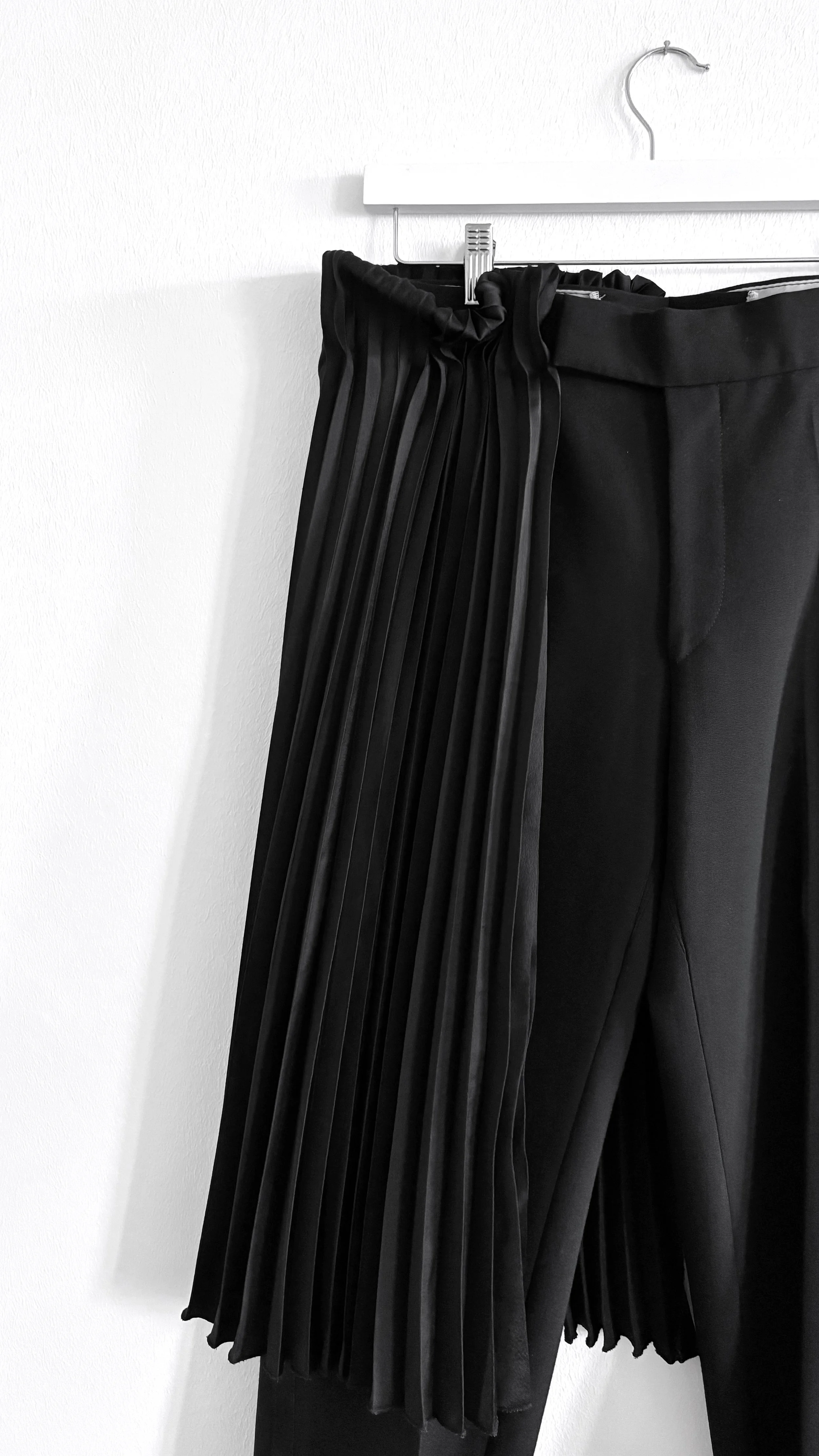 Anne_Bernecker_Plissée_trousers_detail.jpg
