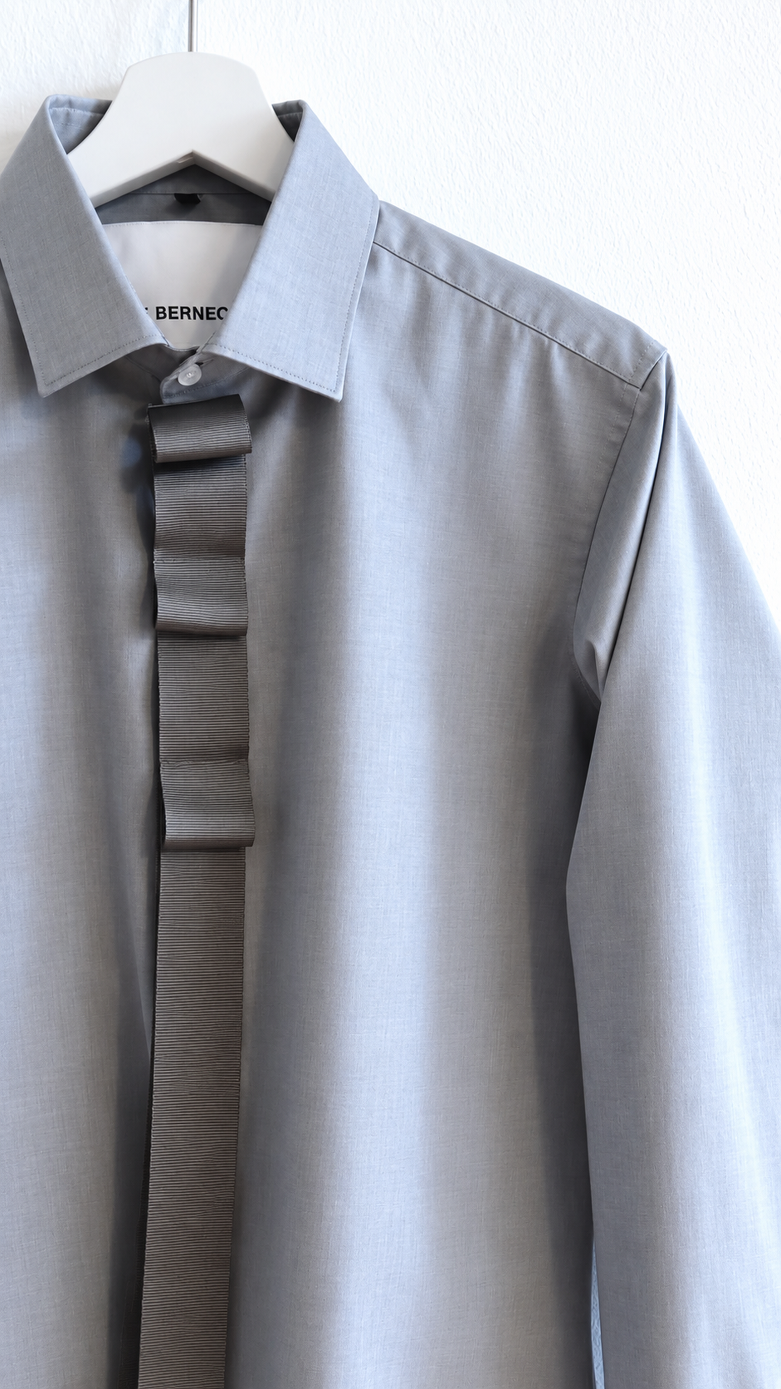 Anne_Bernecker_Luca_shirt_Grey_detail.png
