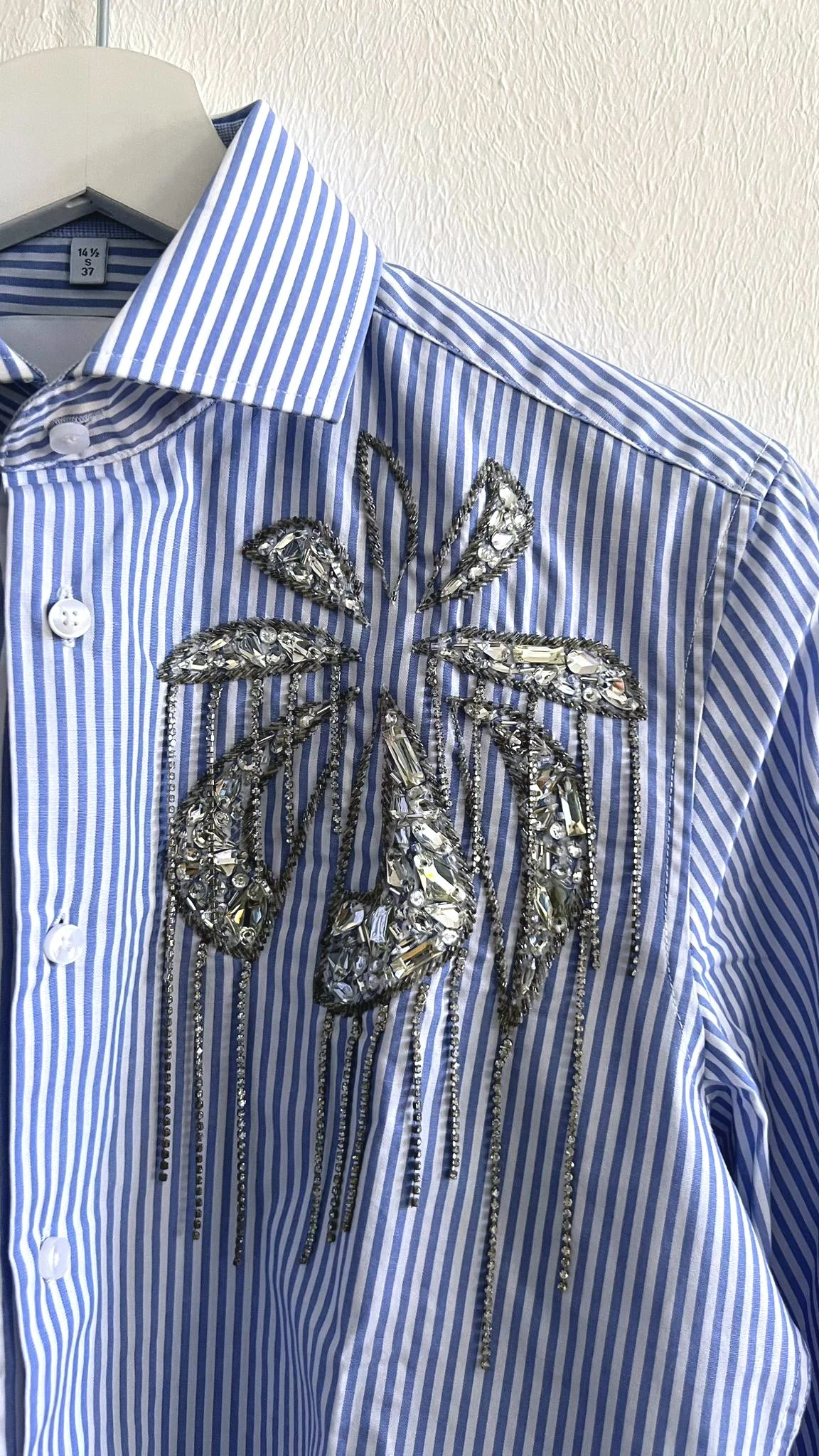 White Blue PHOTO-2025-11-05-14-39-59.jpg