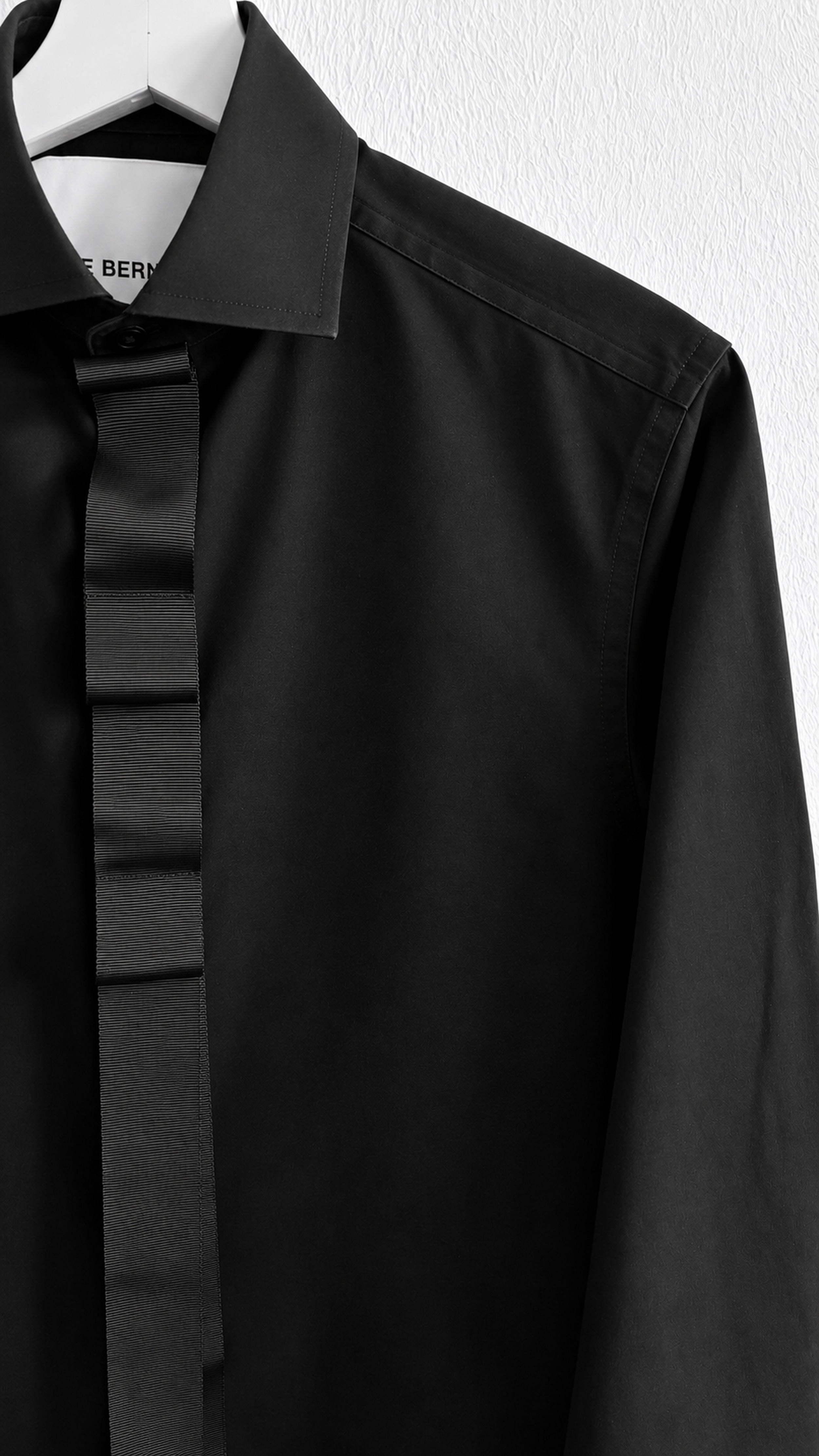 Anne_Bernecker_Luca_shirt_Black_detail.png