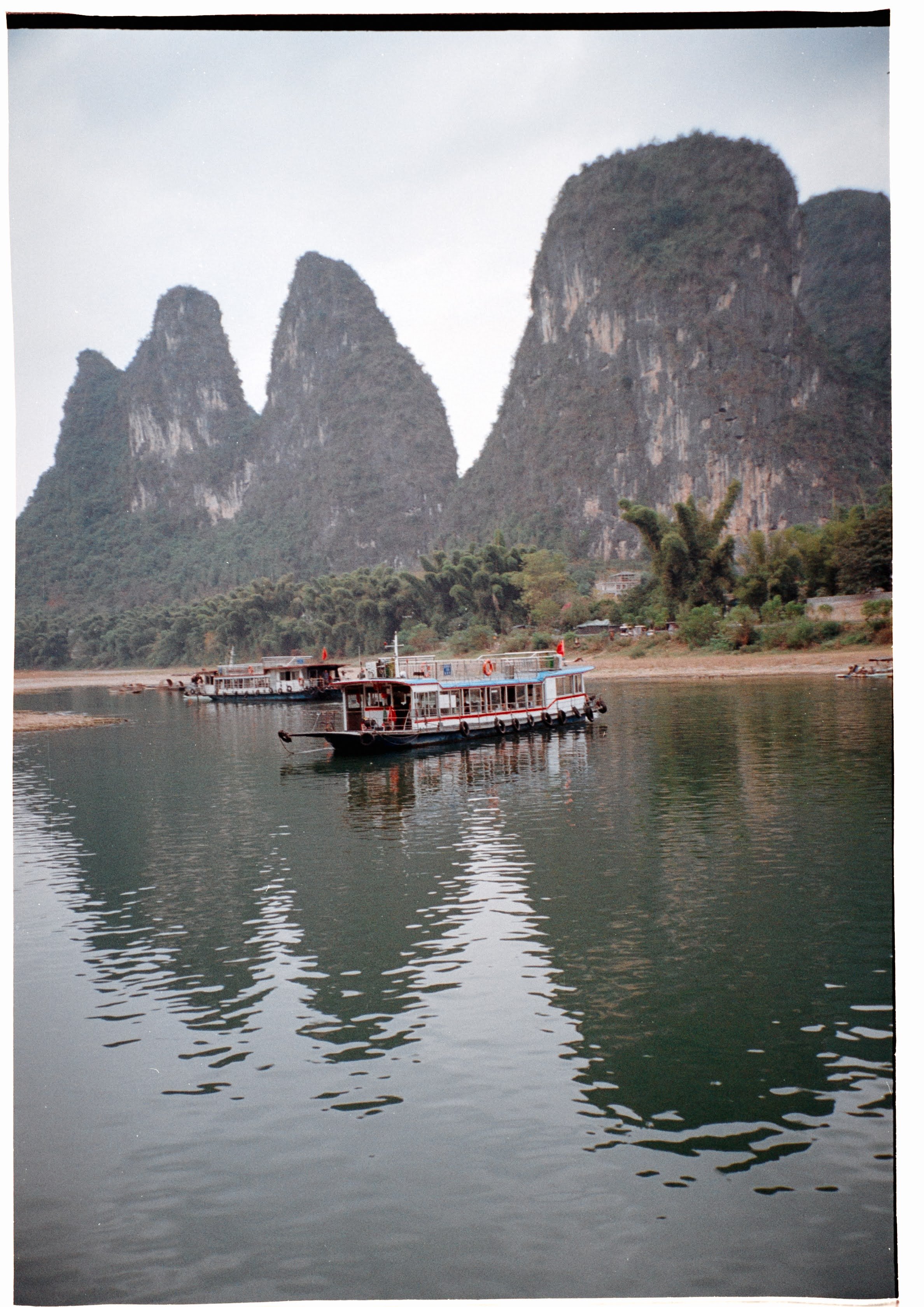 Boats in Guilin - Lijang River