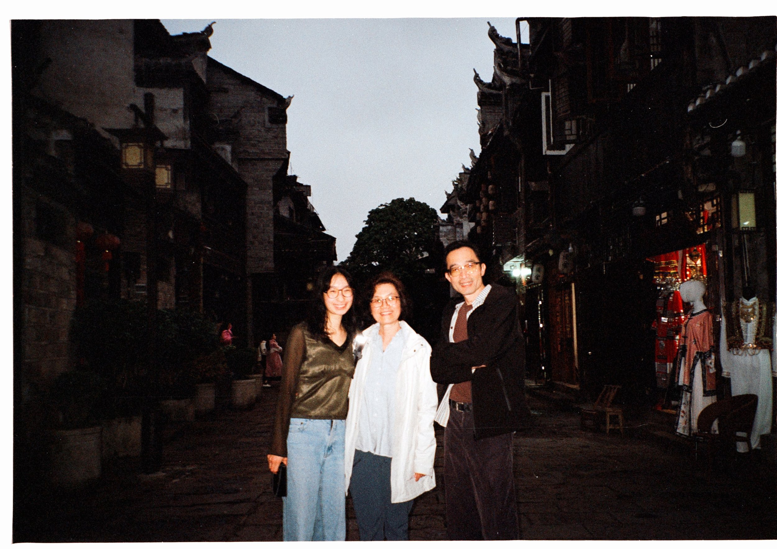 Mum, dad and I - Fenghuang