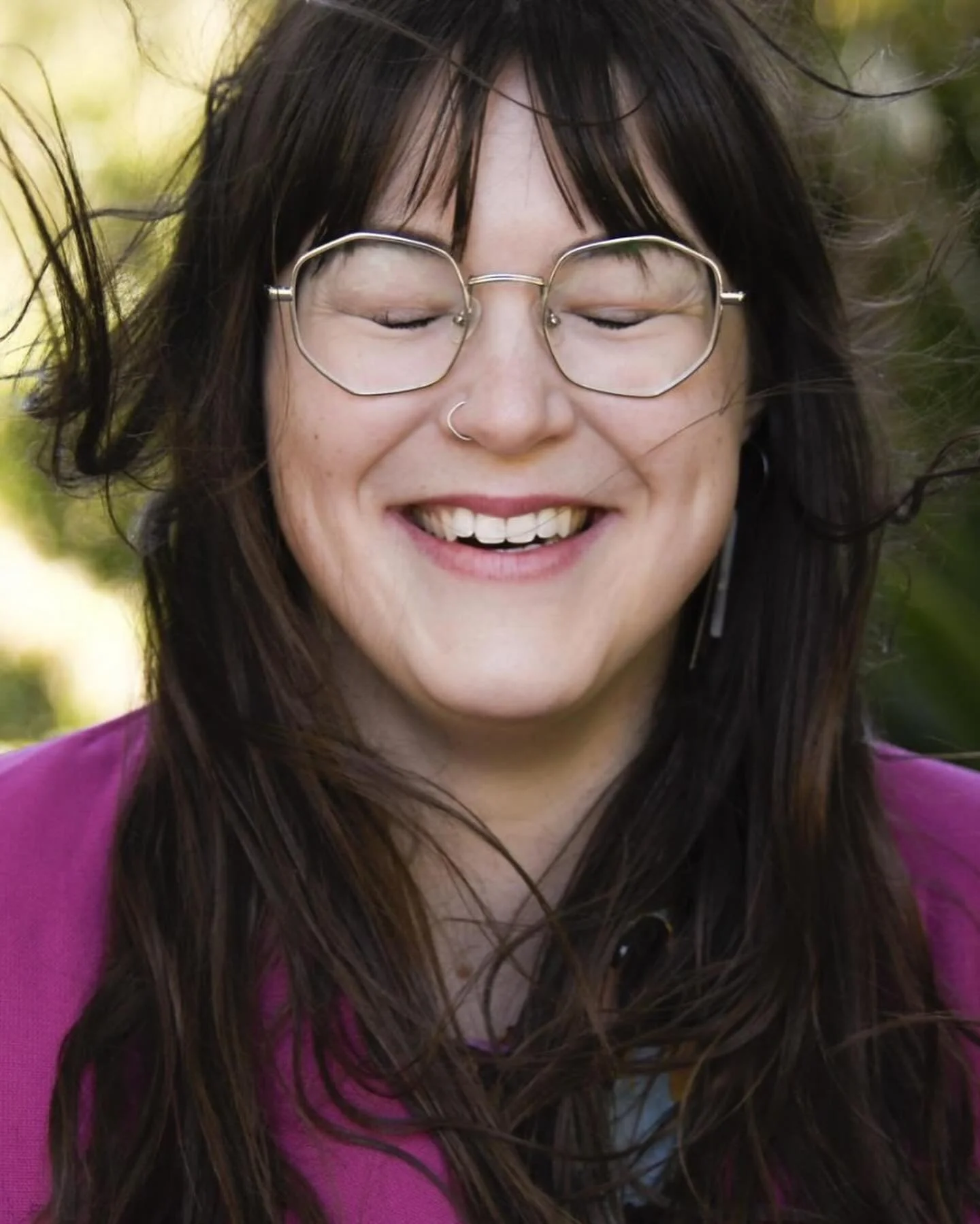 💨 Windswept ✨✨✨ the weather is the weather and if you are a celebrant and weatherproof -  the wind is just like a kiss 🌬️ 😆 #lovethisenergy #windy #windyheadshots #headshotsmelbourne #melbourneheadshots #melbournewedding #melbournecelebrant #lovin