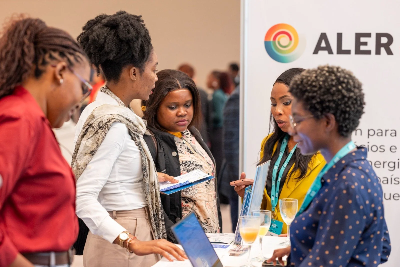 RENMOZ - Gest&atilde;o de Evento para Investimento em Energia

Dois dias. 200 pessoas. 12 pa&iacute;ses da UE na sala a falar sobre investimentos nas energias renov&aacute;veis em Mo&ccedil;ambique.

Fizemos tudo que estava ligado &agrave; gest&atild