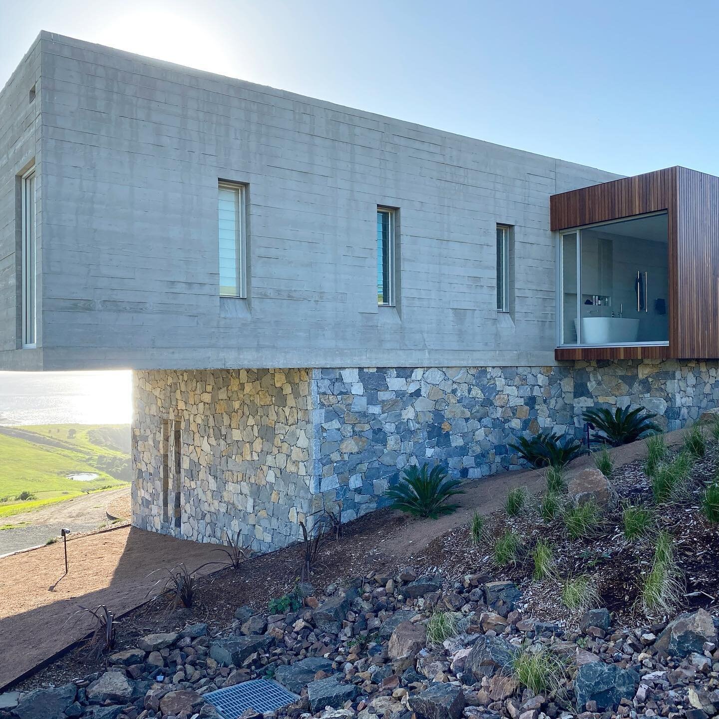 What a beautiful house, set in the hills of Kiama.