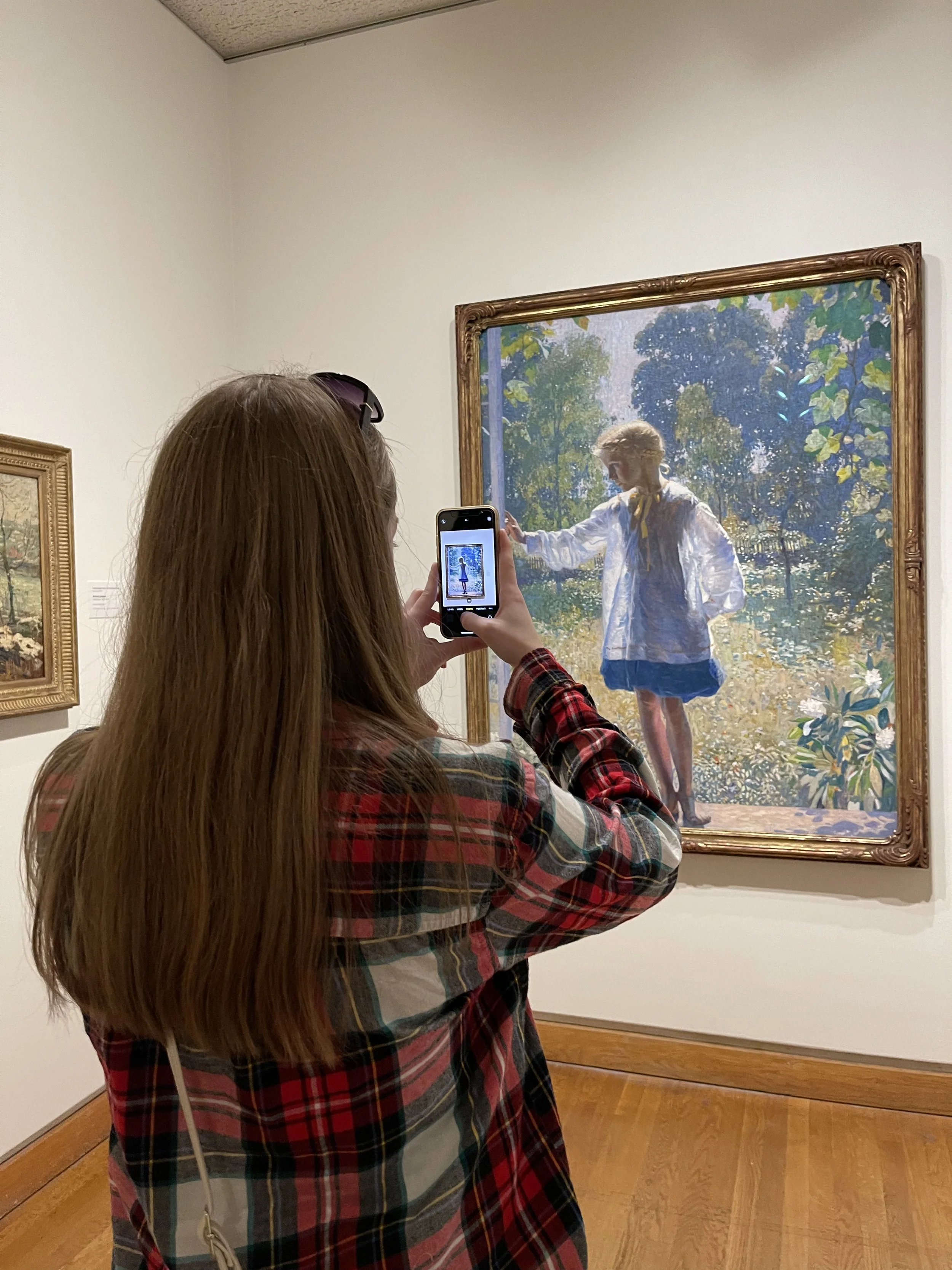 Janell_PhotographingPainting.jpeg