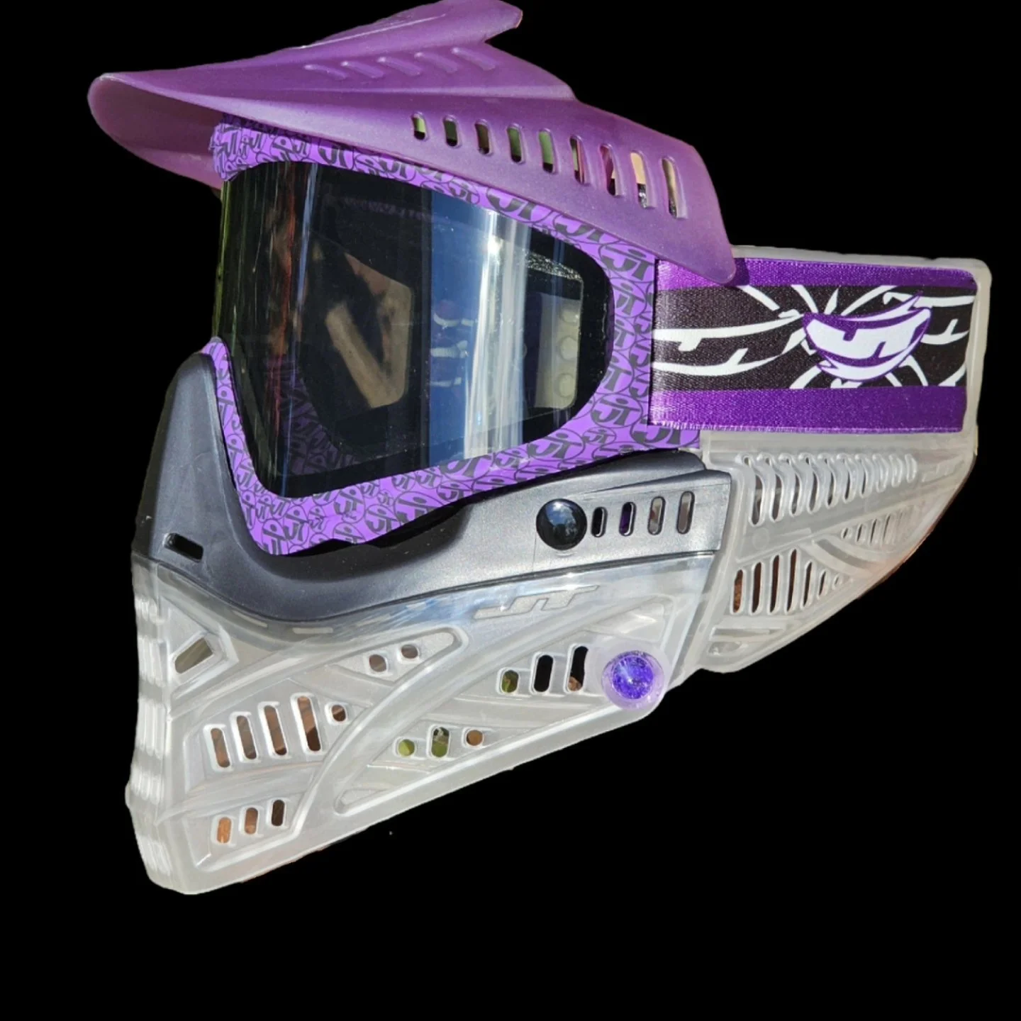 PBSL tournament tomorrow, quick build from spare parts to match my pump 😜

Build: 
@jtpaintball purple logo frames 
@committedpaintball clear revo 2 proflex bottoms
@committedpaintball clear revo 2 ears
Grown by tropic - the purps mask strap
OG Gen 