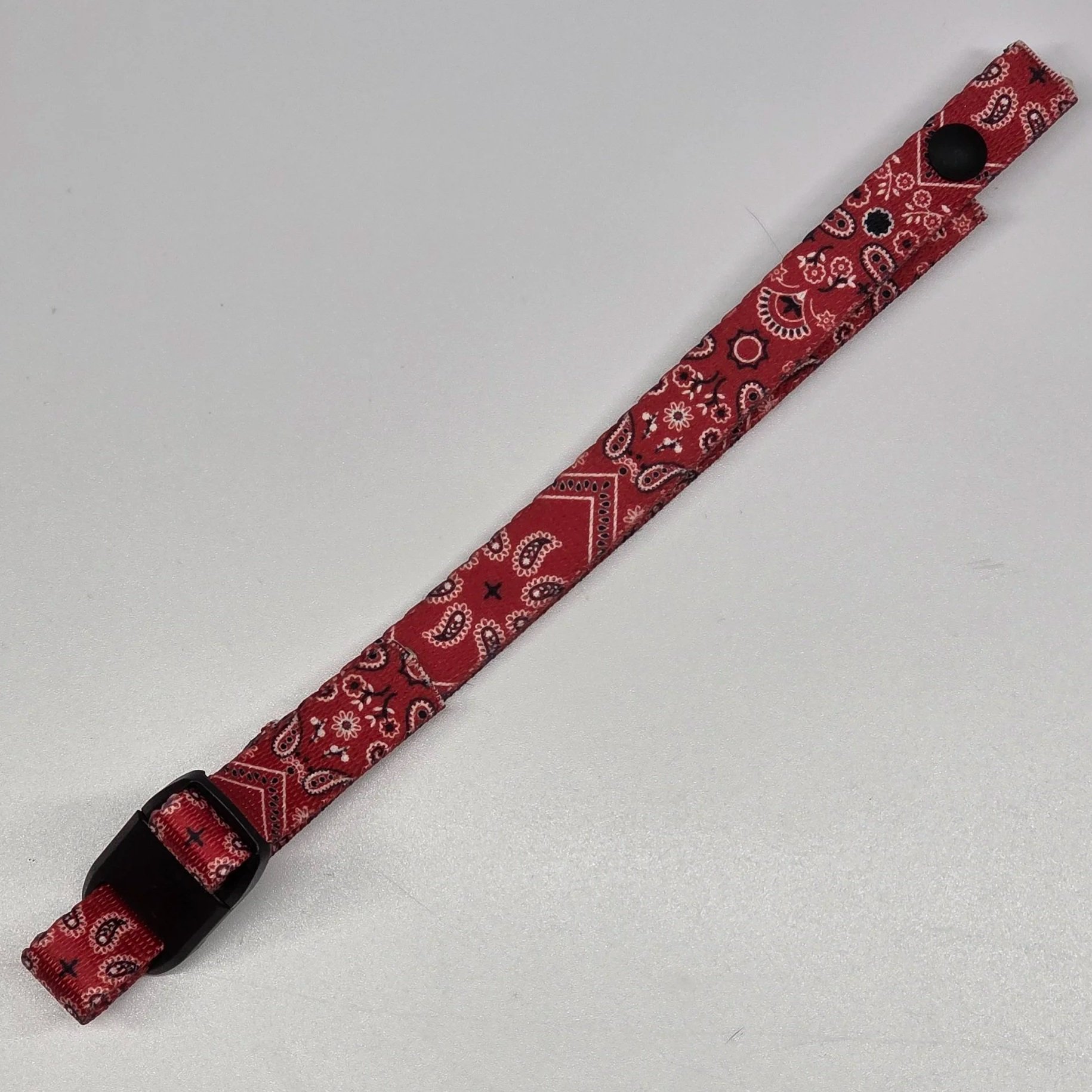 JT - Universal Chinstrap Red bandana