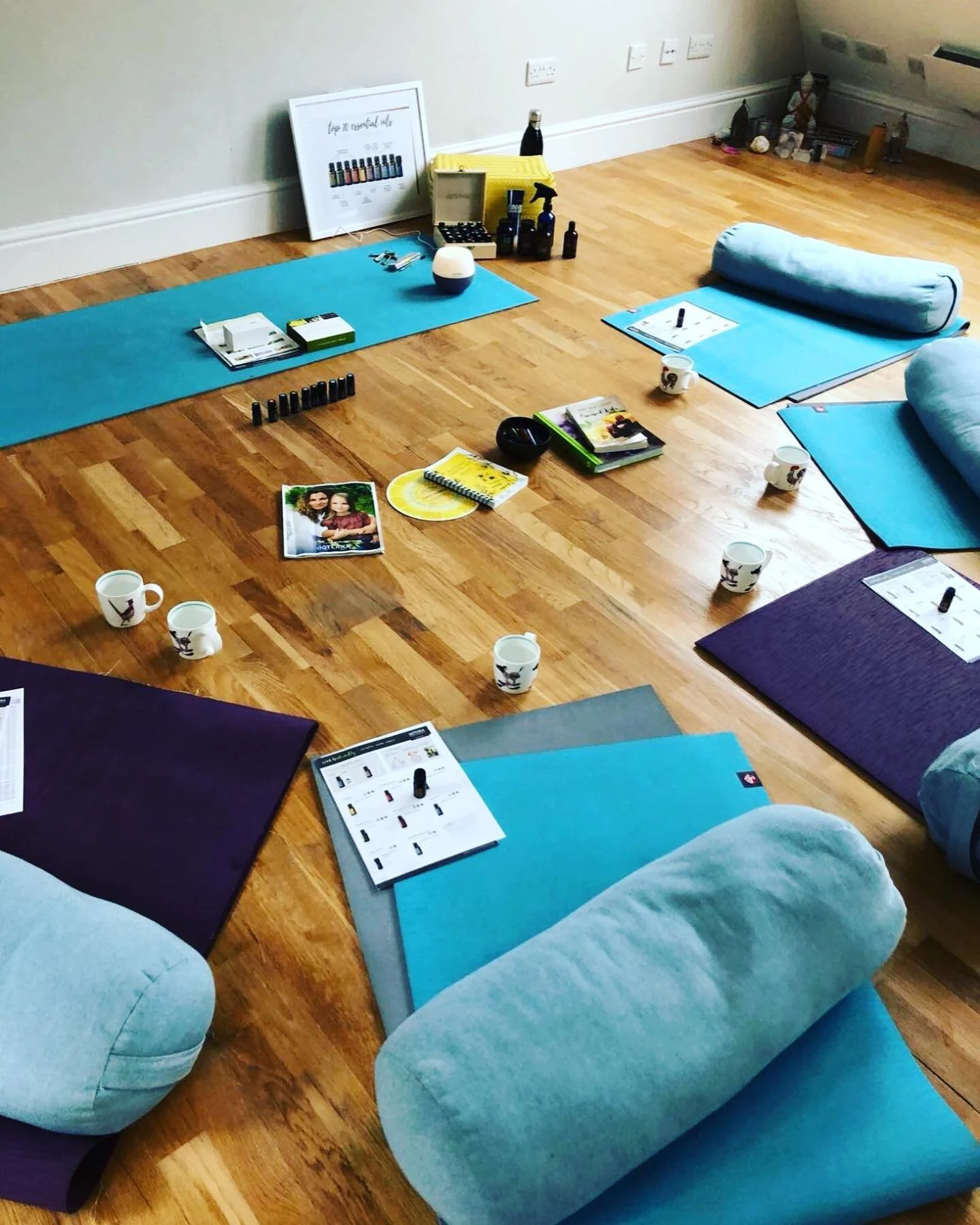 This is one of the first essential oils classes I went to at my sisters Yoga Studio @amys_ashram 
I had already invested in a starter collection of Doterra essential oils which I had fallen totally in love and the difference they were making in our h