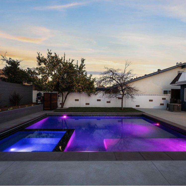 Vally New Pool & Backyard 