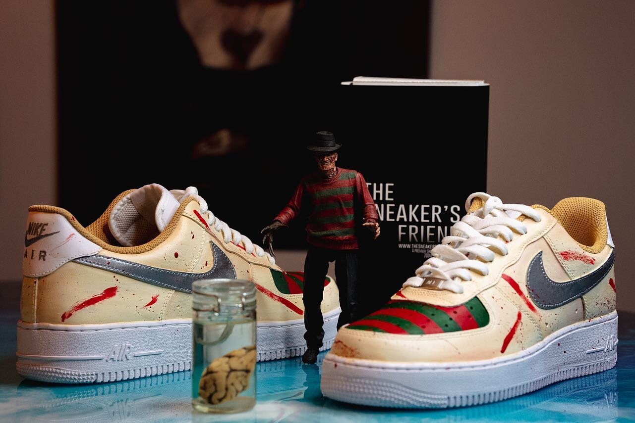 How do you feel about customs? I love Freddy so I asked the super talented @sairacervantes_art to paint a Freddy inspired AF1. She did an amazing job! 

Have an idea for custom? Said her a message for details.

Click the link on the image to buy The 