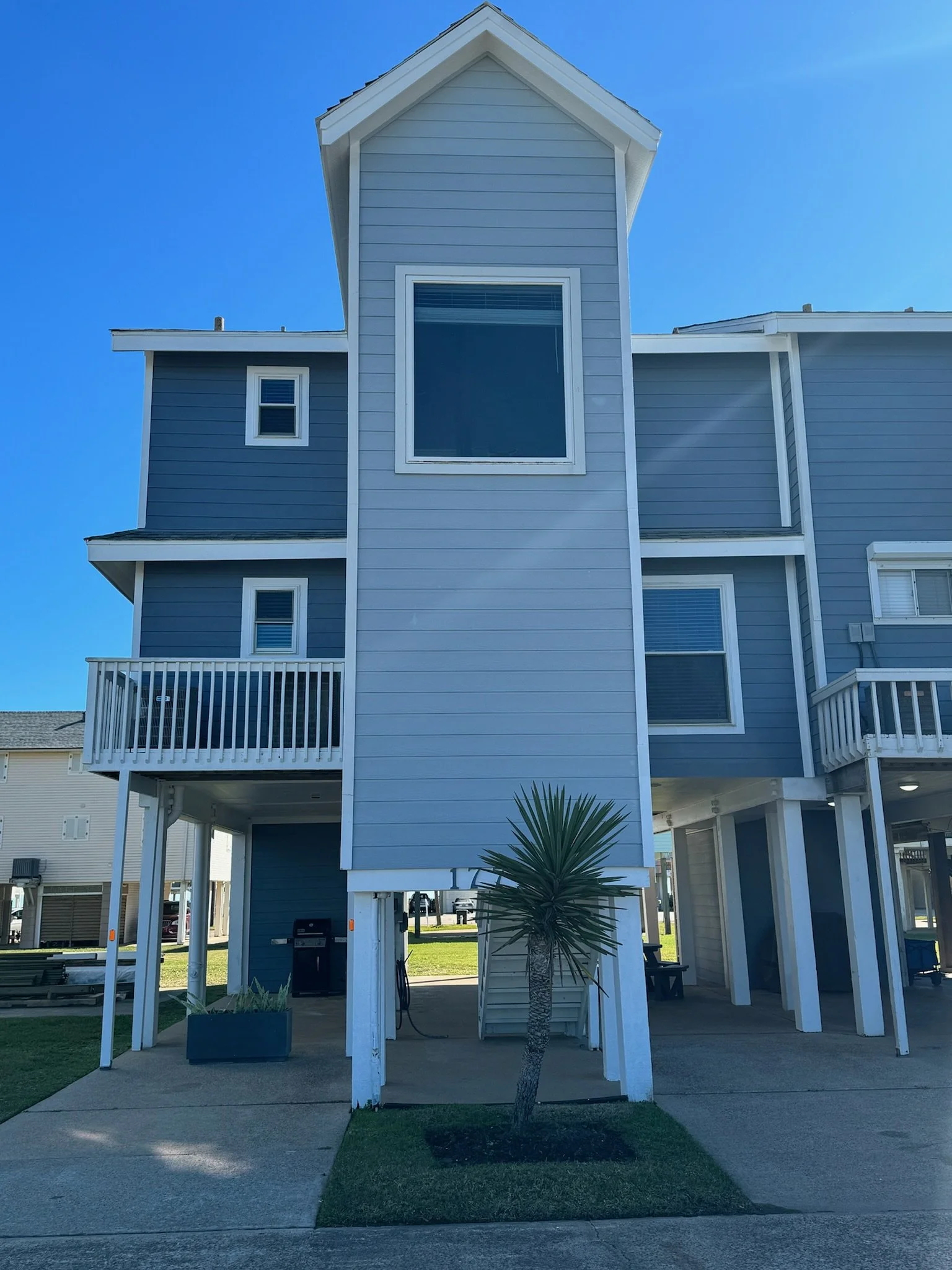 Welcome to your next beach vacation at No Worries in Galveston, TX!