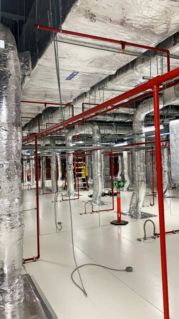 ....Cielo caminable sobre cuarto limpio. Industria médica ubicada en zona franca ..Walkable ceiling on clean room. Medical industry located in the free zone ....