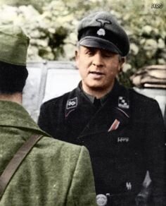 Prinz Eugan Pz. Officer (14).jpg