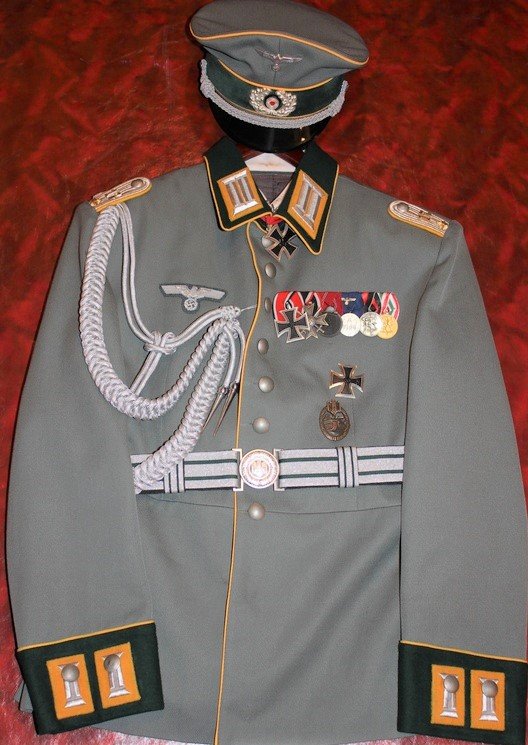 Ober.Lt.Kav.Rgt.17  Waffenrock (18).JPG