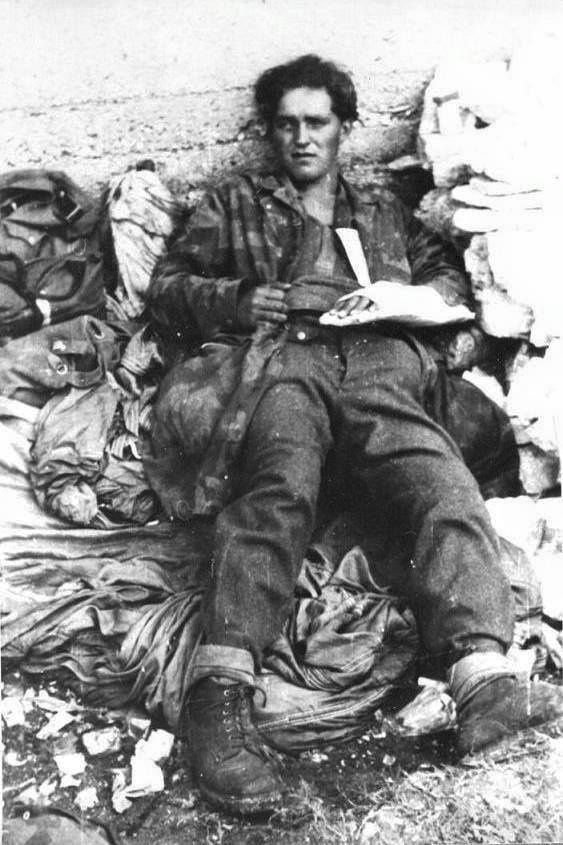 wounded SS-Fallschirmjager from the SS-Fallschirmjäger-Bataillon 500.jpg