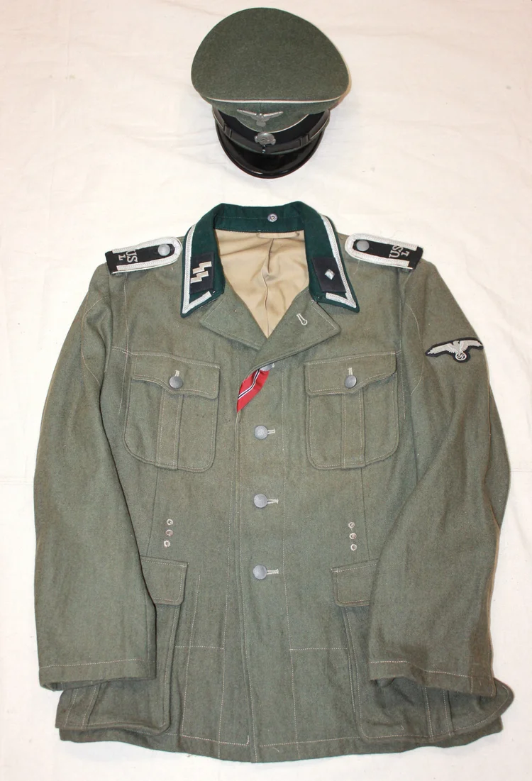 11/25.52○Waffen-SS Uniforms & Insignia Waffen SS Uniforms and Insignia book by Wade Krawczyk