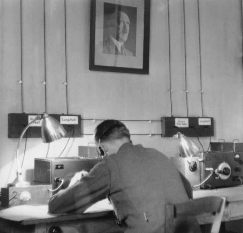 4a-german-radio-operator.-wikimedia.jpg