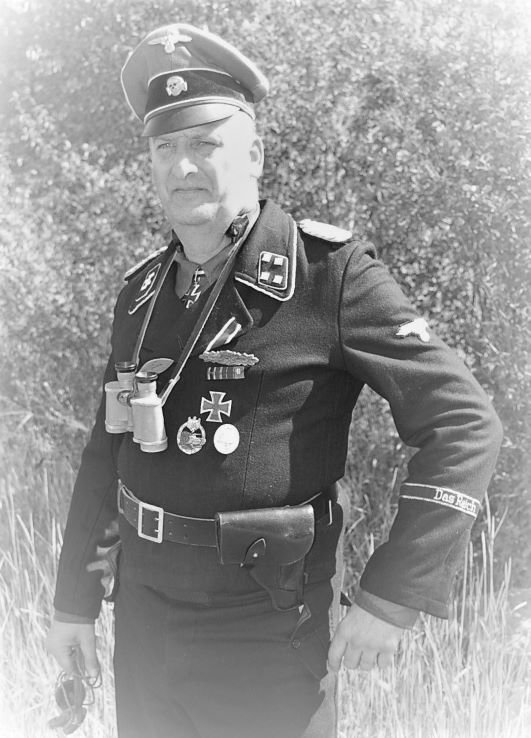Das Reich Rcn. Officer (4)-1.jpg