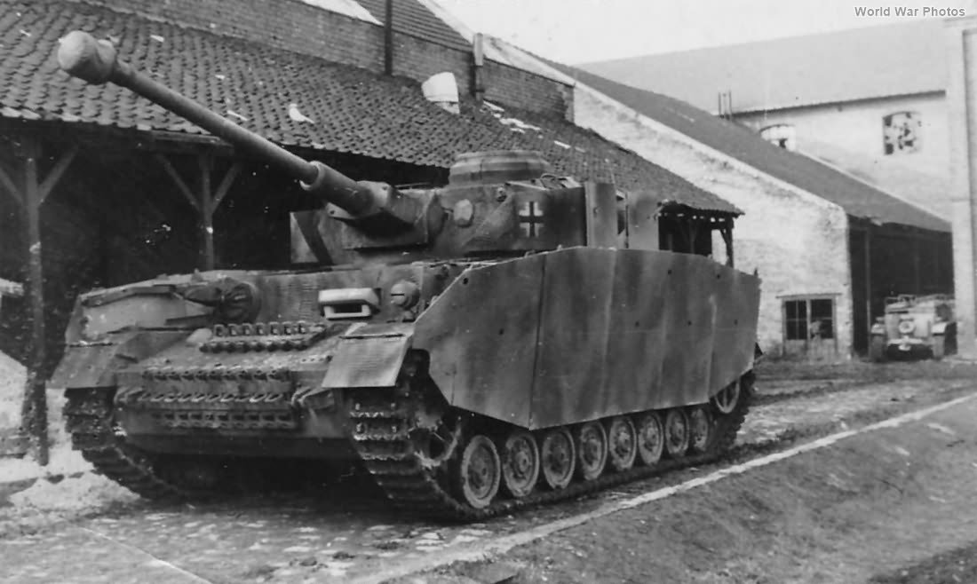 10_Panzer_Div_Frundsberg_PzKpfw_IV_Ausf_H.jpg
