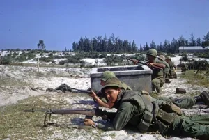 us-marines-with-m14-rifles-battle-in-hamo-village-in-vietnam-war.webp