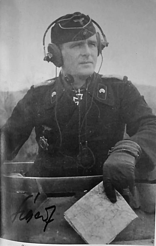 Hauptmann Walter Scherf war der Kompaniechef der 3-sPanzerabteilung 503.jpg