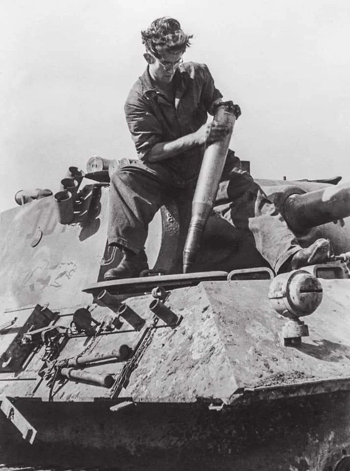 Pz. Kpfw. V 'Panther' from the 51st tank battalion.jpg