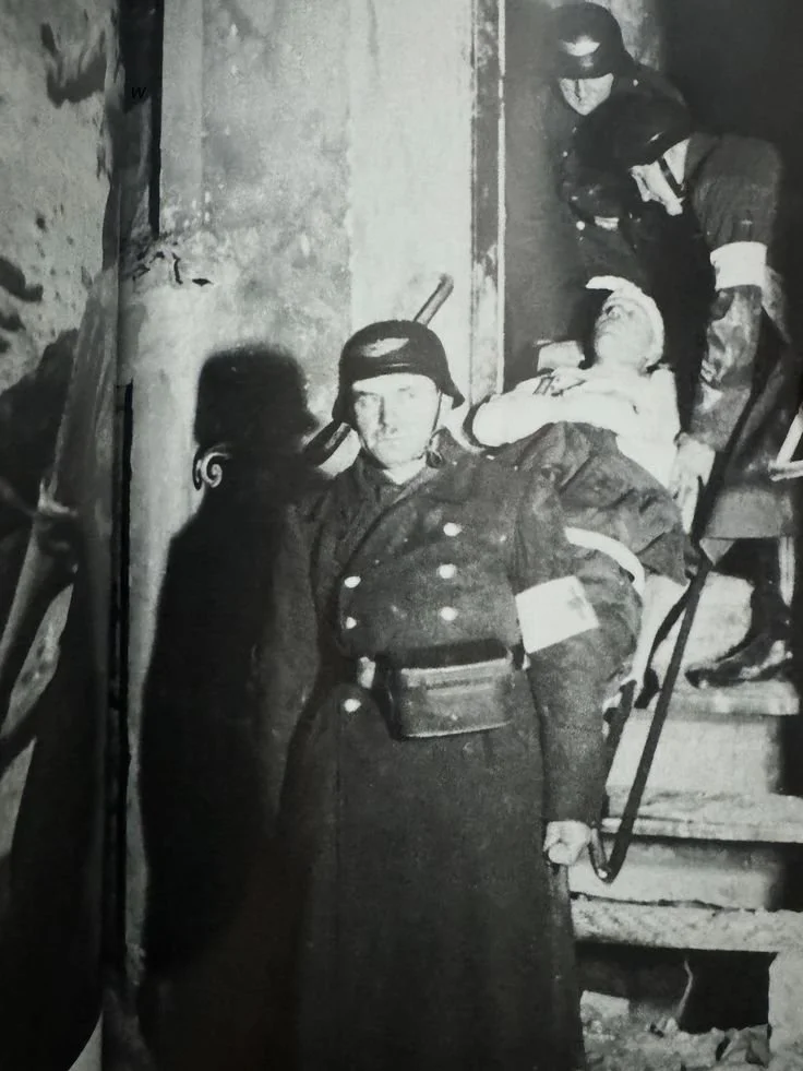 German medical personnel rescue an injured - Berlin, April 1945.jpg