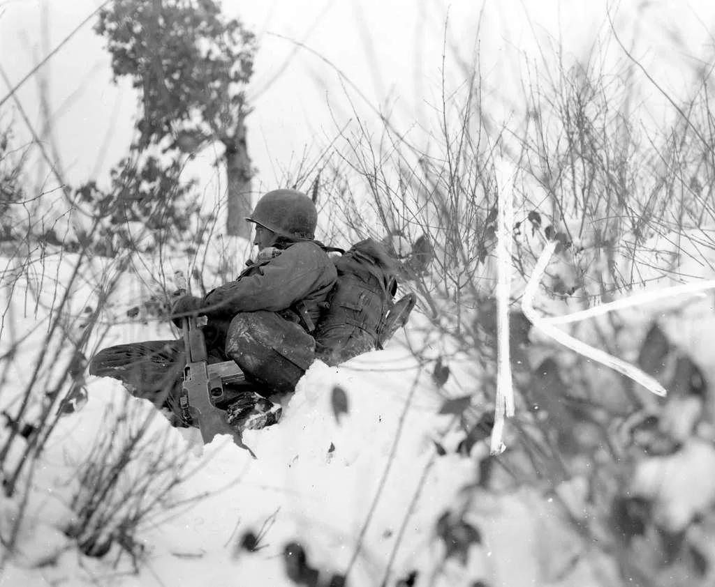 sc-199107-pvt-william-j-birthold-of-90th-division-rests-before-his-regiment-0e59c4-1024.jpg