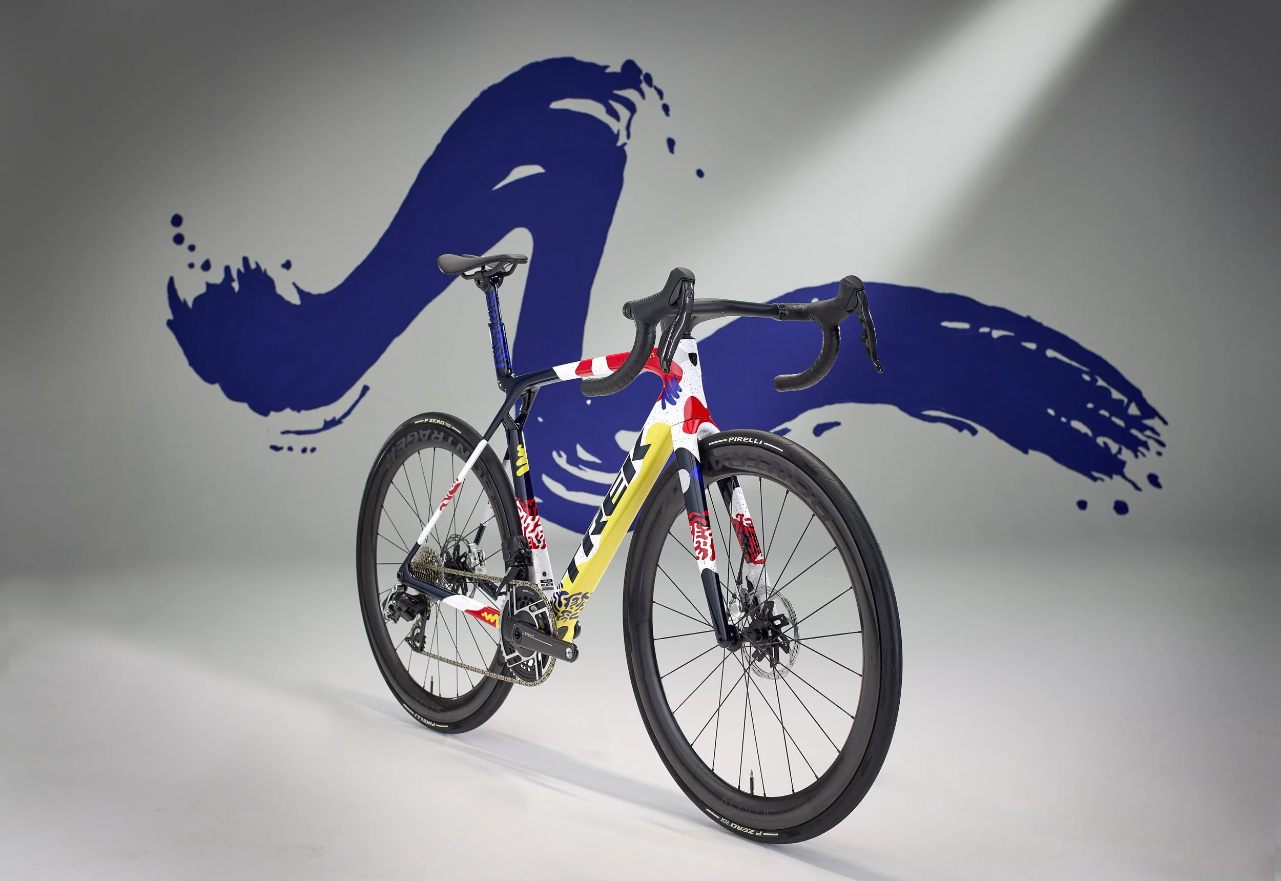 2025 Tour de France Trek Madone 3/4 view