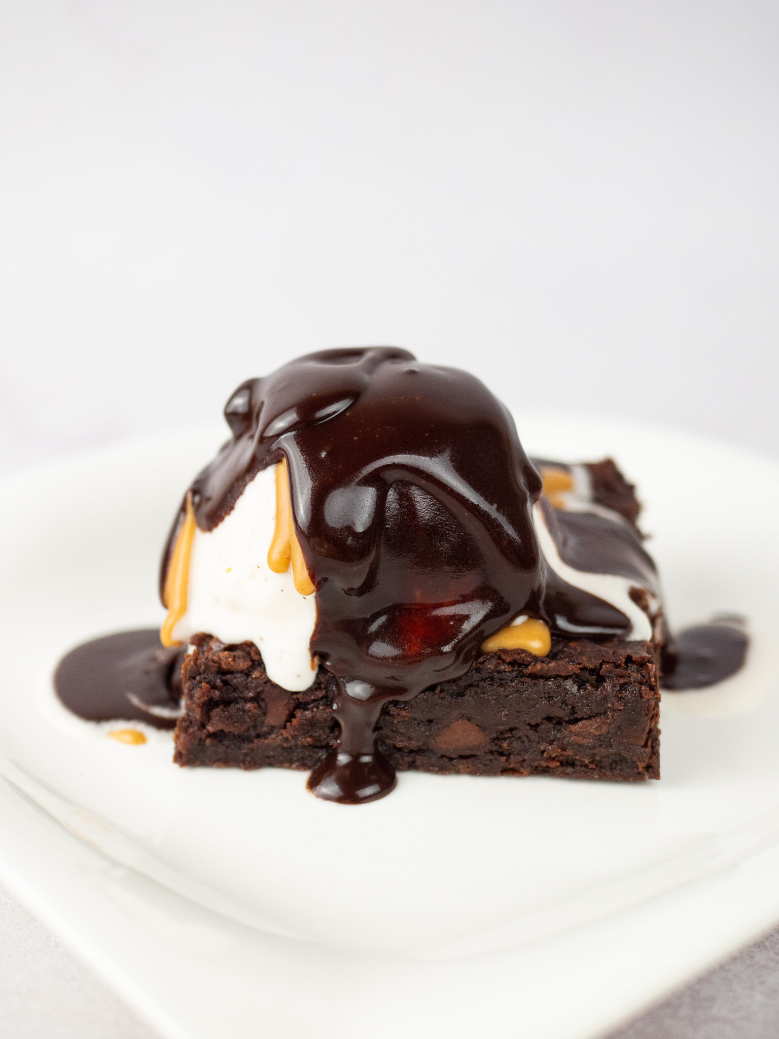 Vegan Brownie Sundaes — BATTER & CAKE CRUMBS