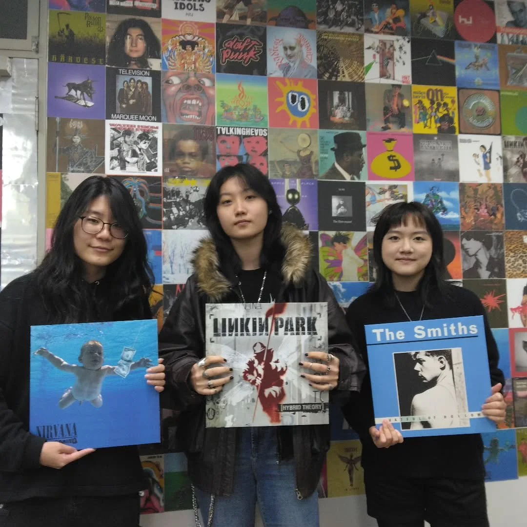 * Nirvana &ndash; Nevermind (1991)

Linkin Park &ndash; Hybrid Theory (2000)

The Smiths &ndash; Hatful of Hollow (1994)