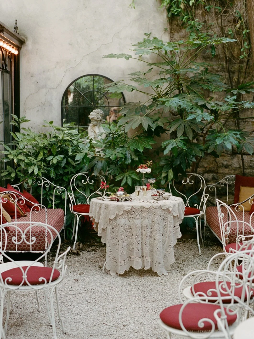 C&rsquo;est mon jardin secret. 

On a day full of significant moments, we created a truly commemorative moment at the centre of @hotelparticuliermontmartre for Alissa &amp; Jack - to pause &amp; be entirely present - one for their hearts to remember 