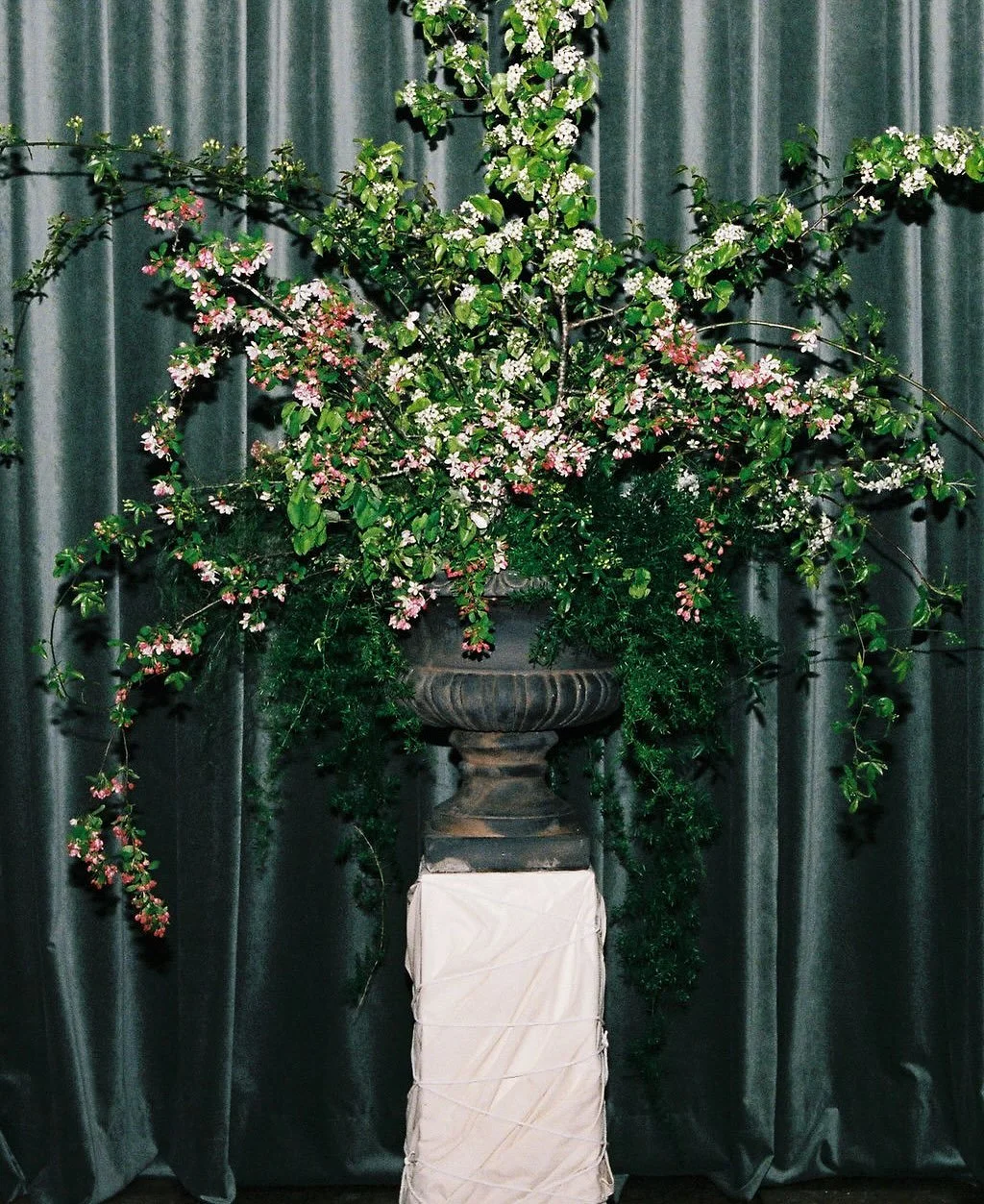 More from G&amp;J&rsquo;s day | Styling moments on film

Wedding Planner, Stylist &amp; Co-ordinator: @folastyling 
Photography: @zacmrak
Videographer: @joyridefilms 
Florist: @ffoliar
Makeup: @serenawylliemakeup
Hair: @chrisstylesstudio
Furniture: @