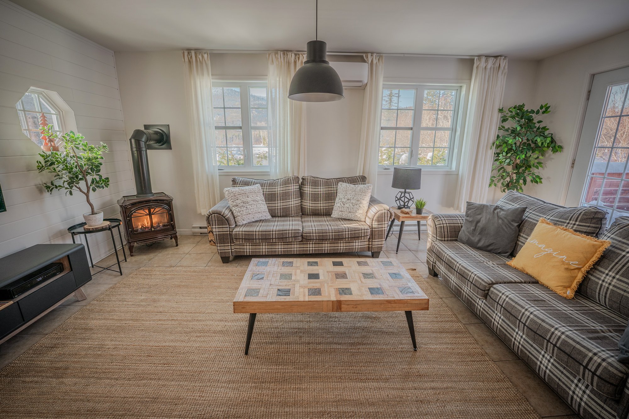 "Forfait 'Le complet' pour maison à vendre à Québec — 50 photos HDR et vues drone"