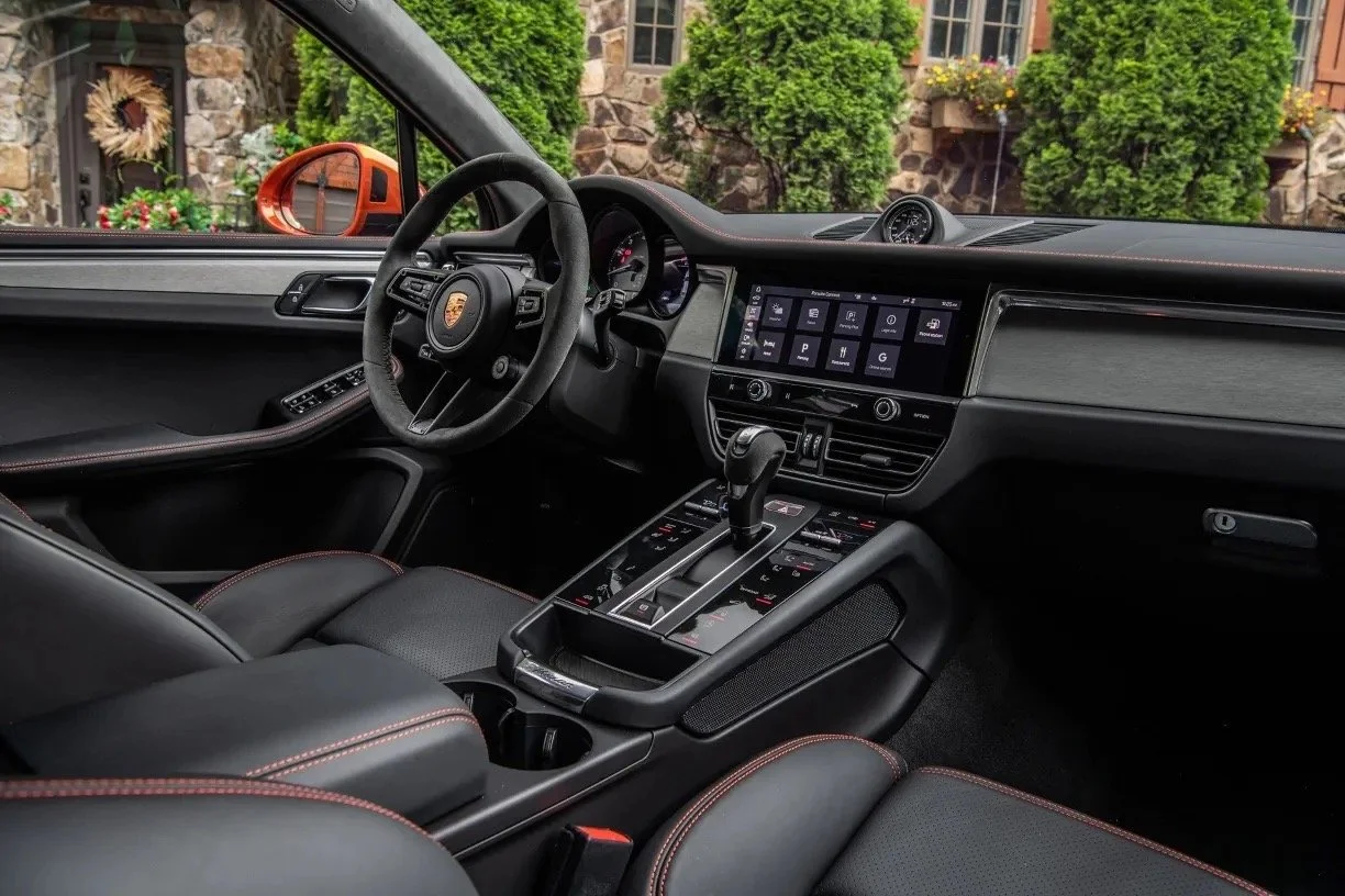 Zerosa-Luxury-Car-Rental-YVR-Porsche-Macan2.jpeg