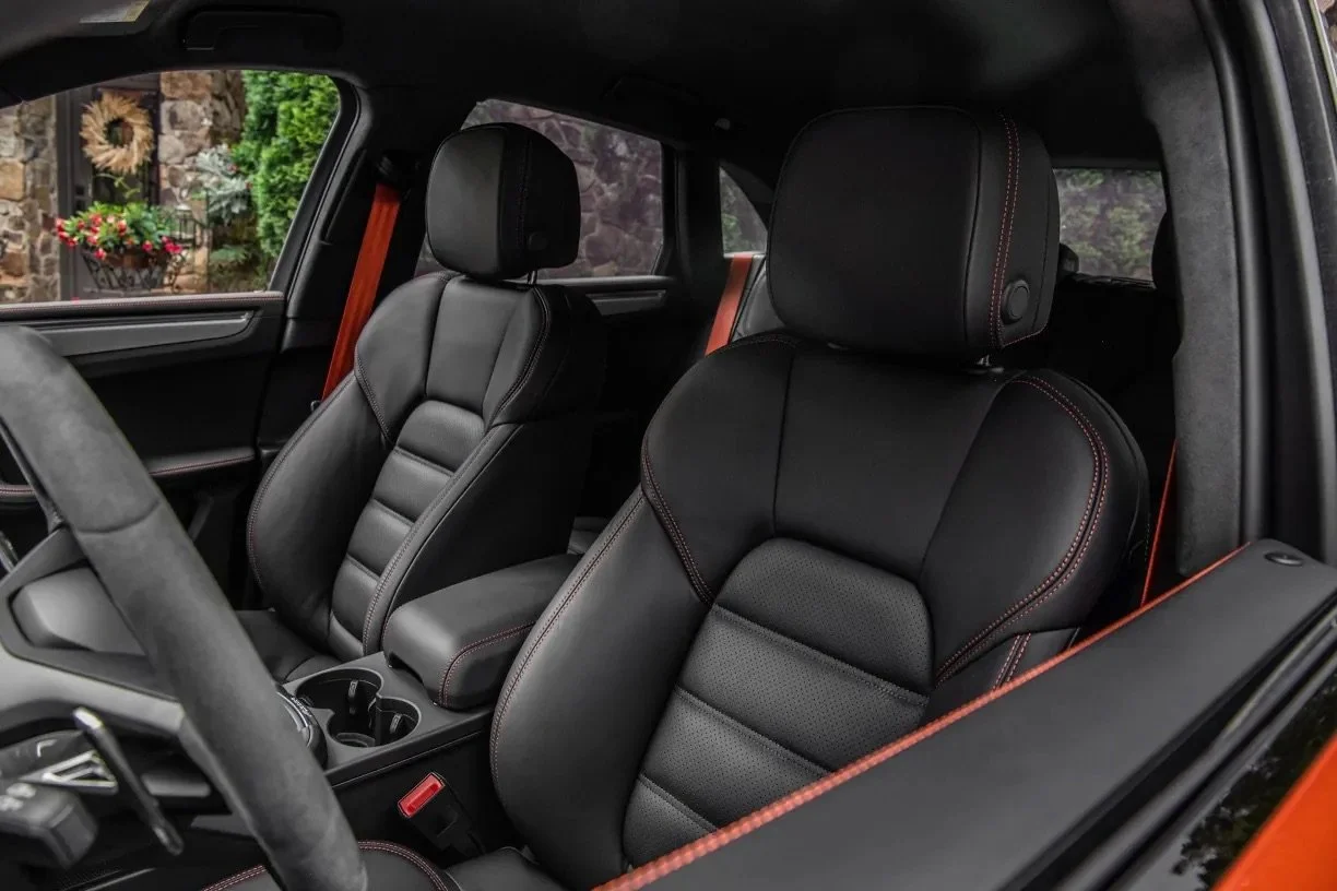 Zerosa-Luxury-Car-Rental-YVR-Porsche-Macan1.jpeg