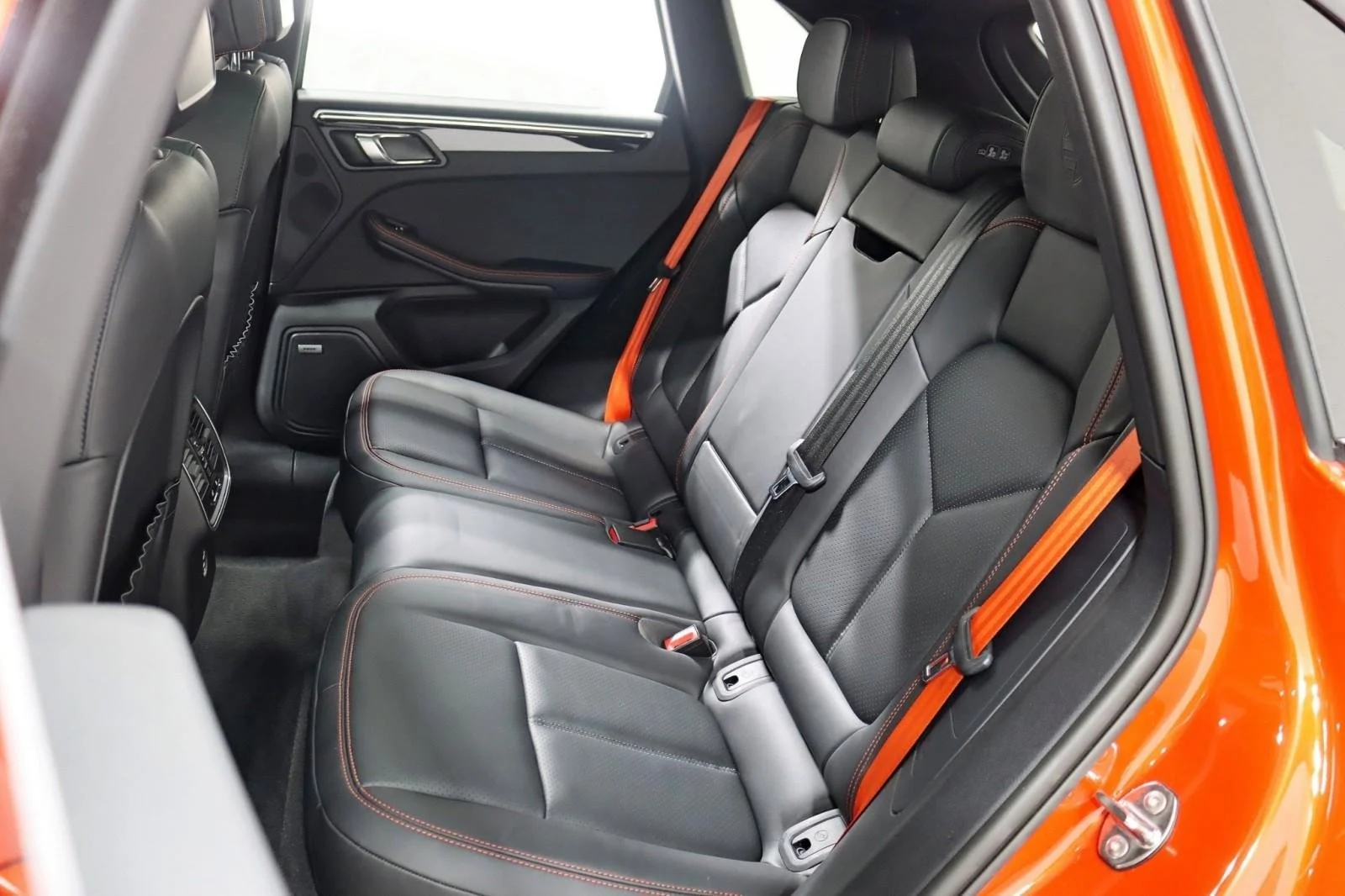 Zerosa-Luxury-Car-Rental-YVR-Porsche-Macan10.jpg