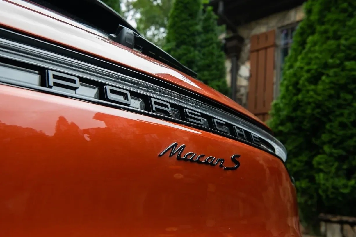 Zerosa-Luxury-Car-Rental-YVR-Porsche-Macan3.jpeg