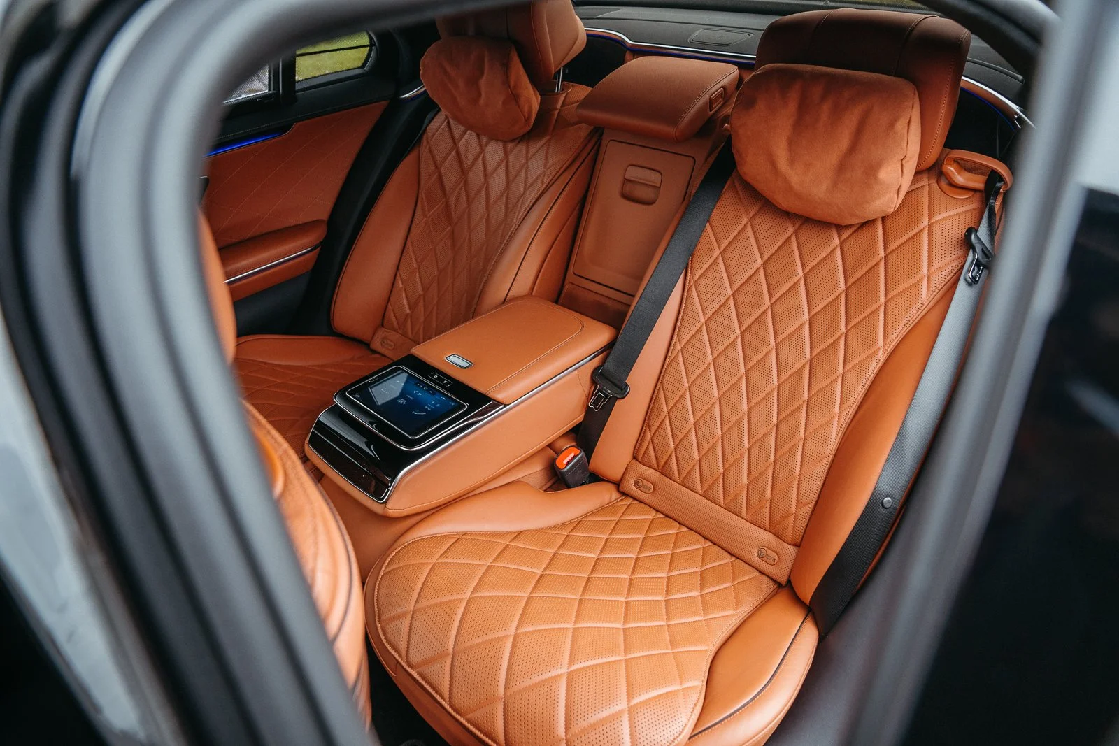 ScenicRush-Rentals-YVR-Mercedes-S580-19.jpg