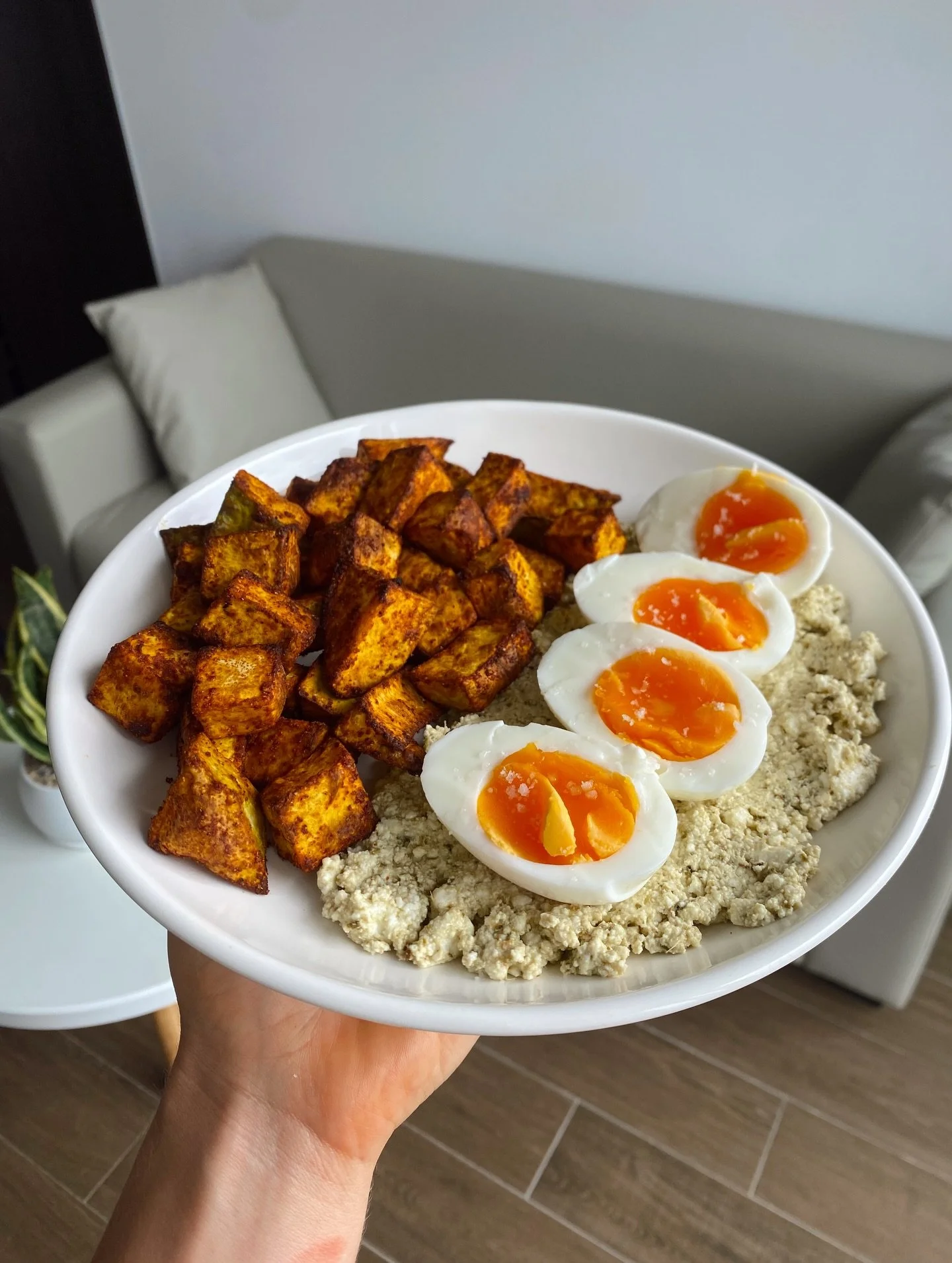 32g protein &amp; 7g fiber (in under 500 calories) ✨

Because eating for weight loss, healthy hormones, &amp; better energy doesn&rsquo;t need to mean endless hours in the kitchen.

You can make this in under 10 min if you&rsquo;re smart about using 