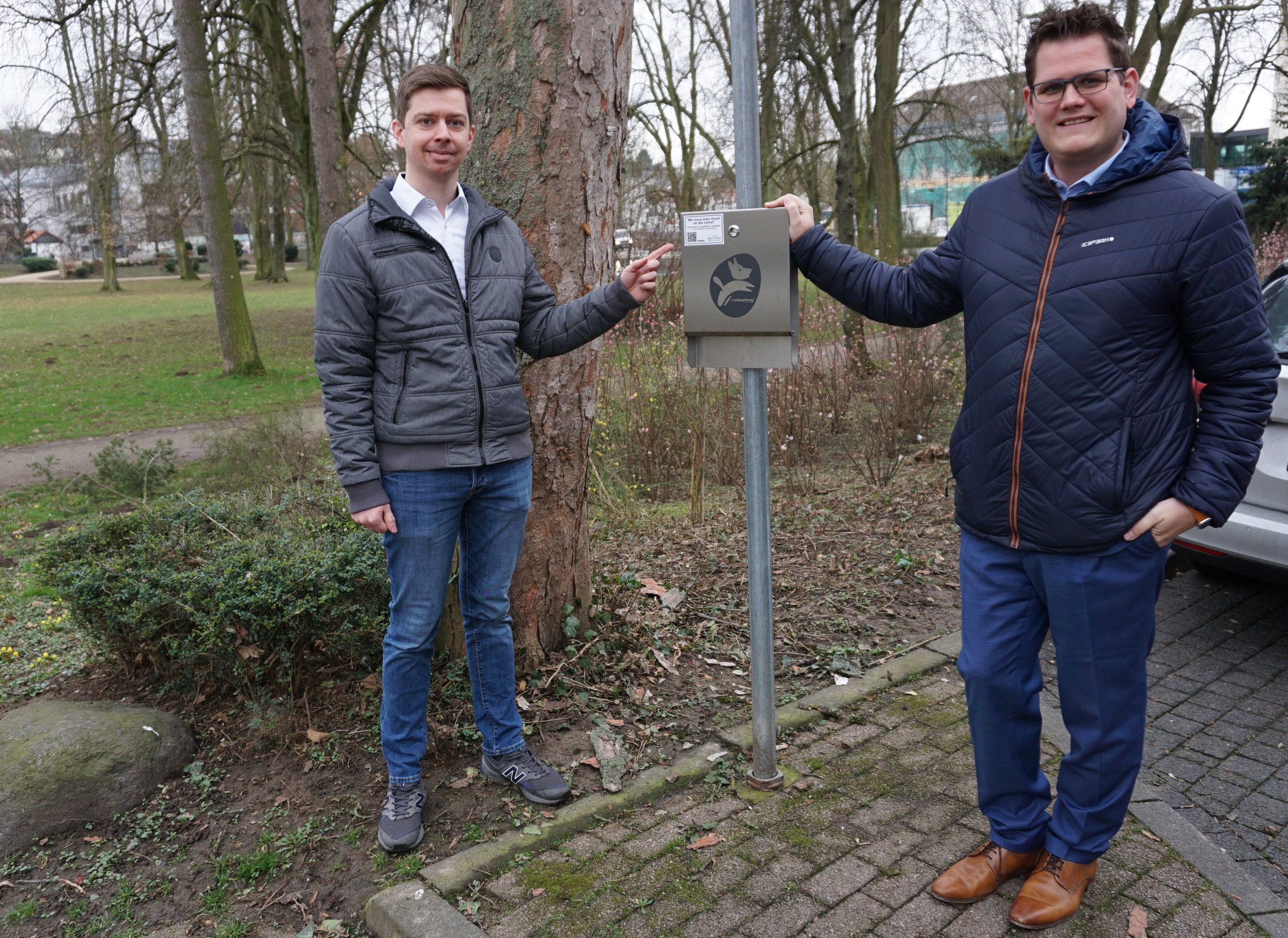 QR-Code informiert über Leinenpflicht für Hunde