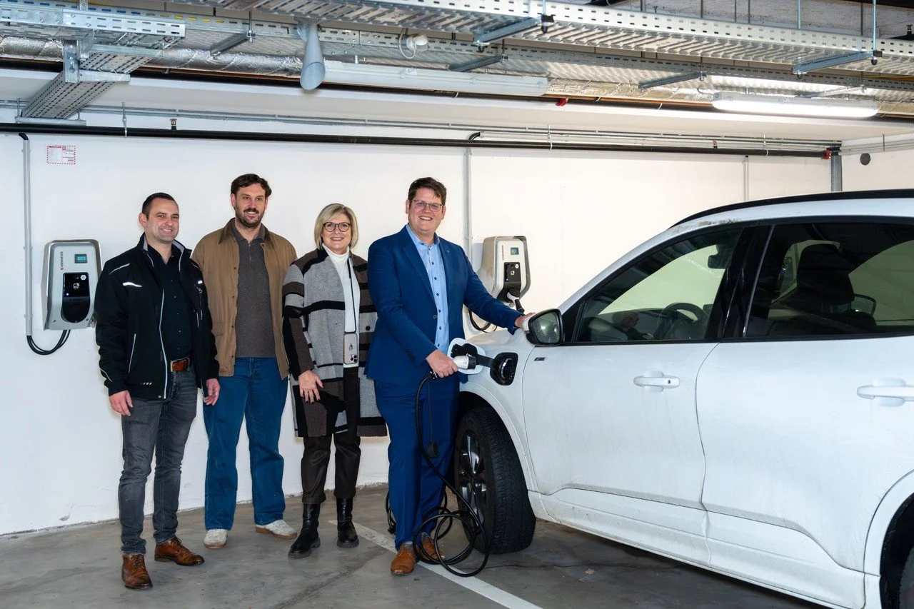 Kooperation von Brunnen Center und Stadtwerken Bad Vilbel: 17 neue Ladepunkte für Elektromobilität in Dortelweil