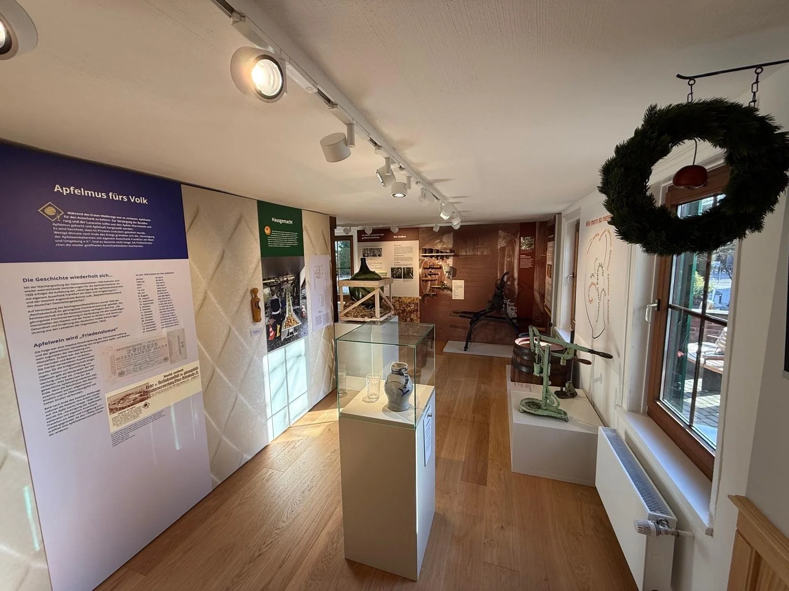 Heimatmuseum Massenheim mit neuer Ausstellung „Vom Apfel bis zum Apfelwein“ wiedereröffnet