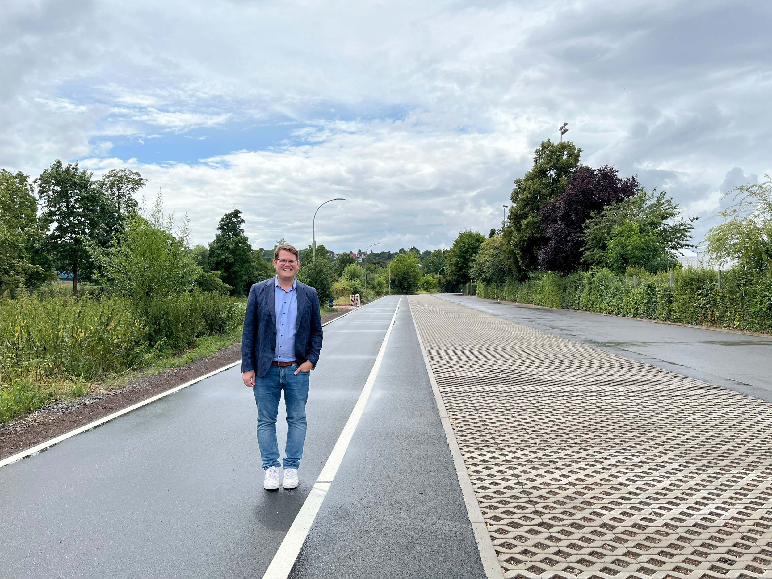 Niddaradweg zwischen Freibad und Erlenbachbrücke fertiggestellt