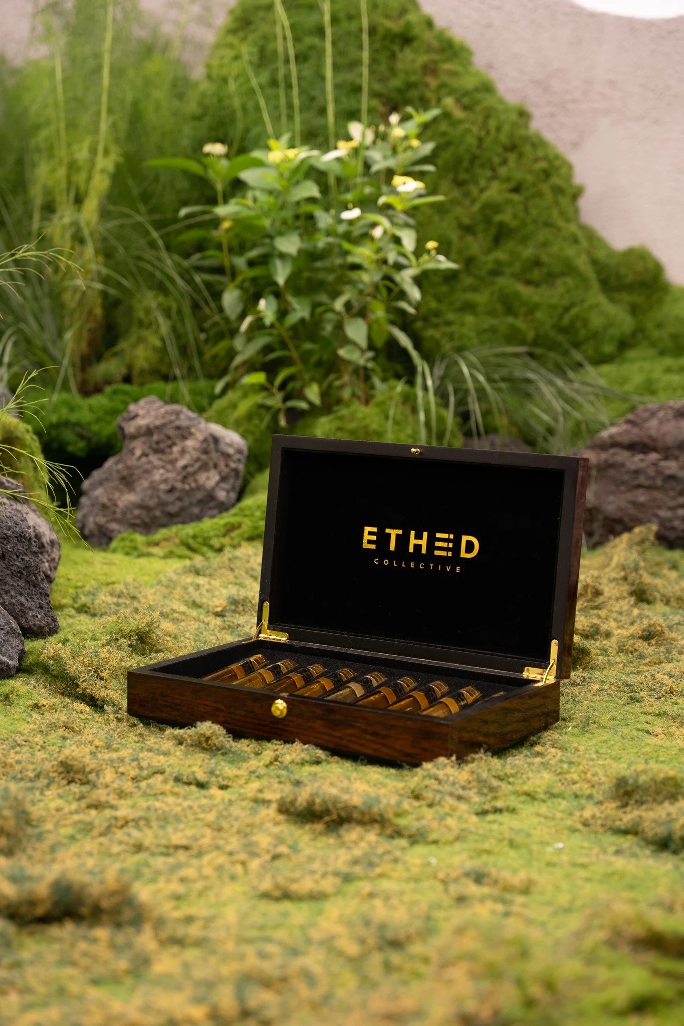 🌿🥃 This Father's Day, gift dad the perfect blend of tranquility and taste with our exclusive whisky tasting set. 

Celebrate the moments that matter and the stories only dads can tell. Order now and make his day unforgettable. 

Happy Father's Day 